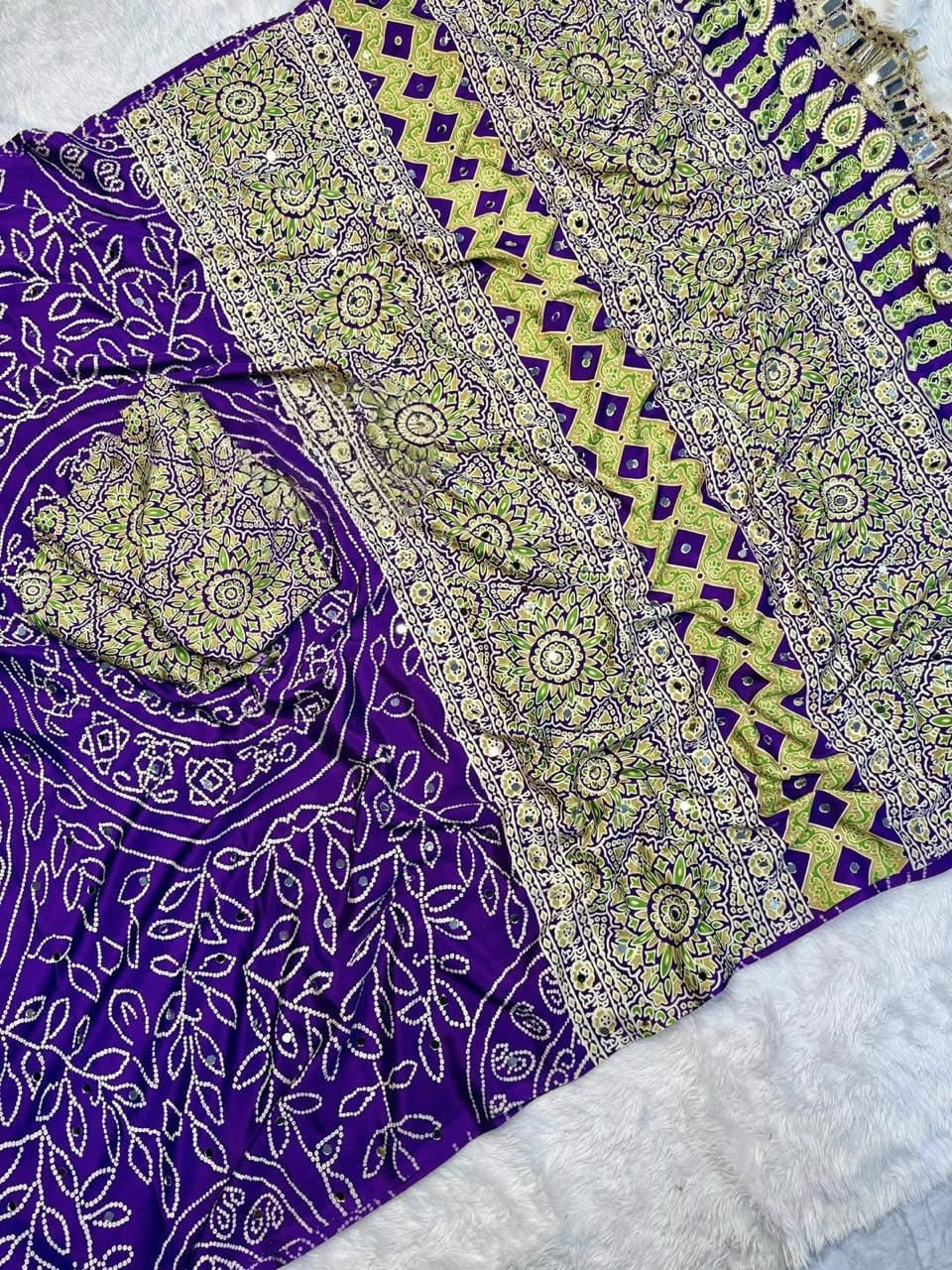 AJRAKH pure Gajji bandhej Supar Mirror Work Saree, Mirror Less Border