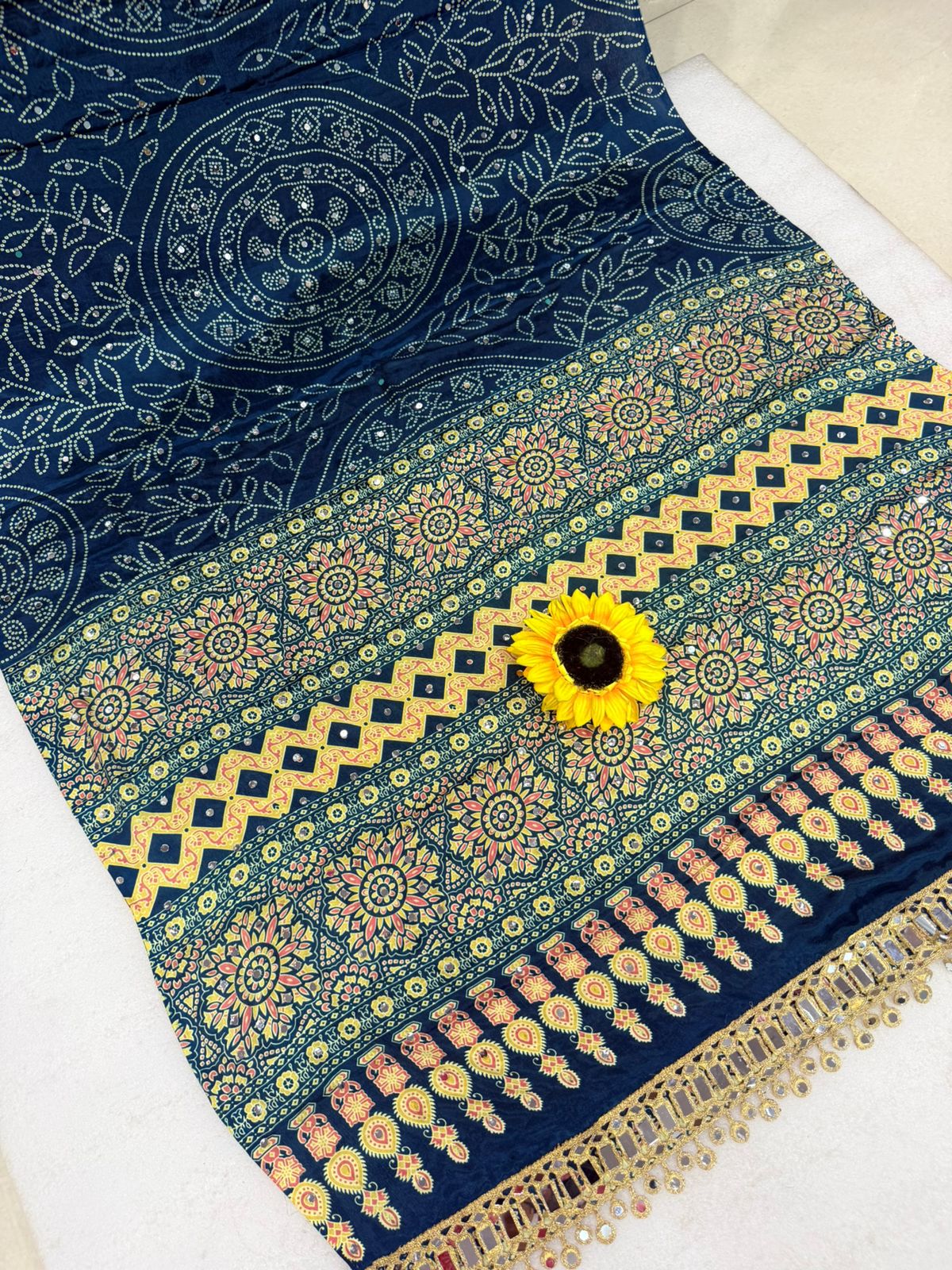 AJRAKH pure Gajji bandhej Supar Mirror Work Saree, Mirror Less Border