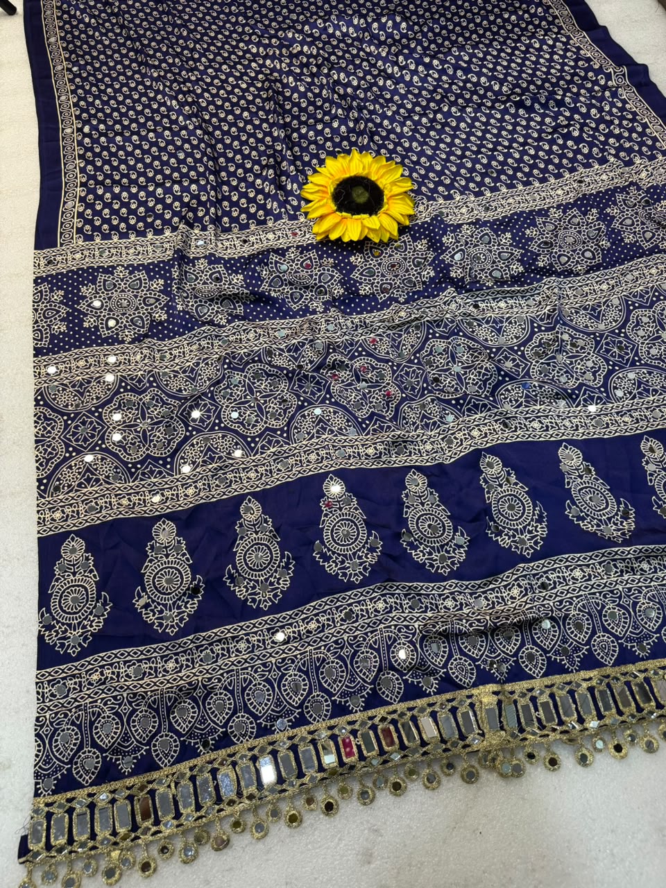 AJRAKH pure Gajji bandhej Supar mirar wark saree mirar less bodar 
pure Gajji Soft Silk saree