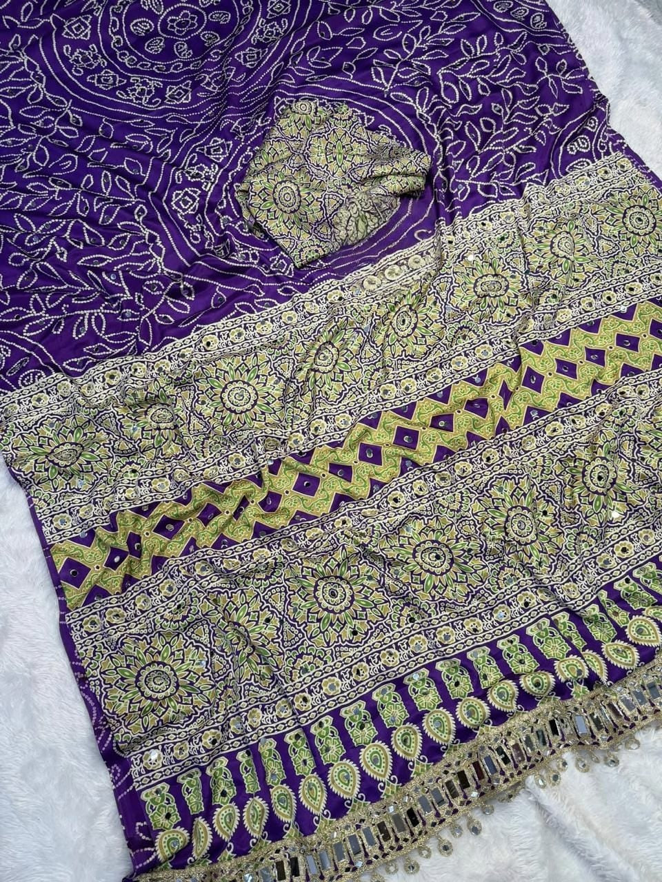 AJRAKH pure Gajji bandhej Supar Mirror Work Saree, Mirror Less Border
