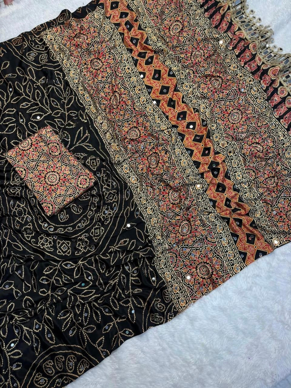 AJRAKH pure Gajji bandhej Supar Mirror Work Saree, Mirror Less Border