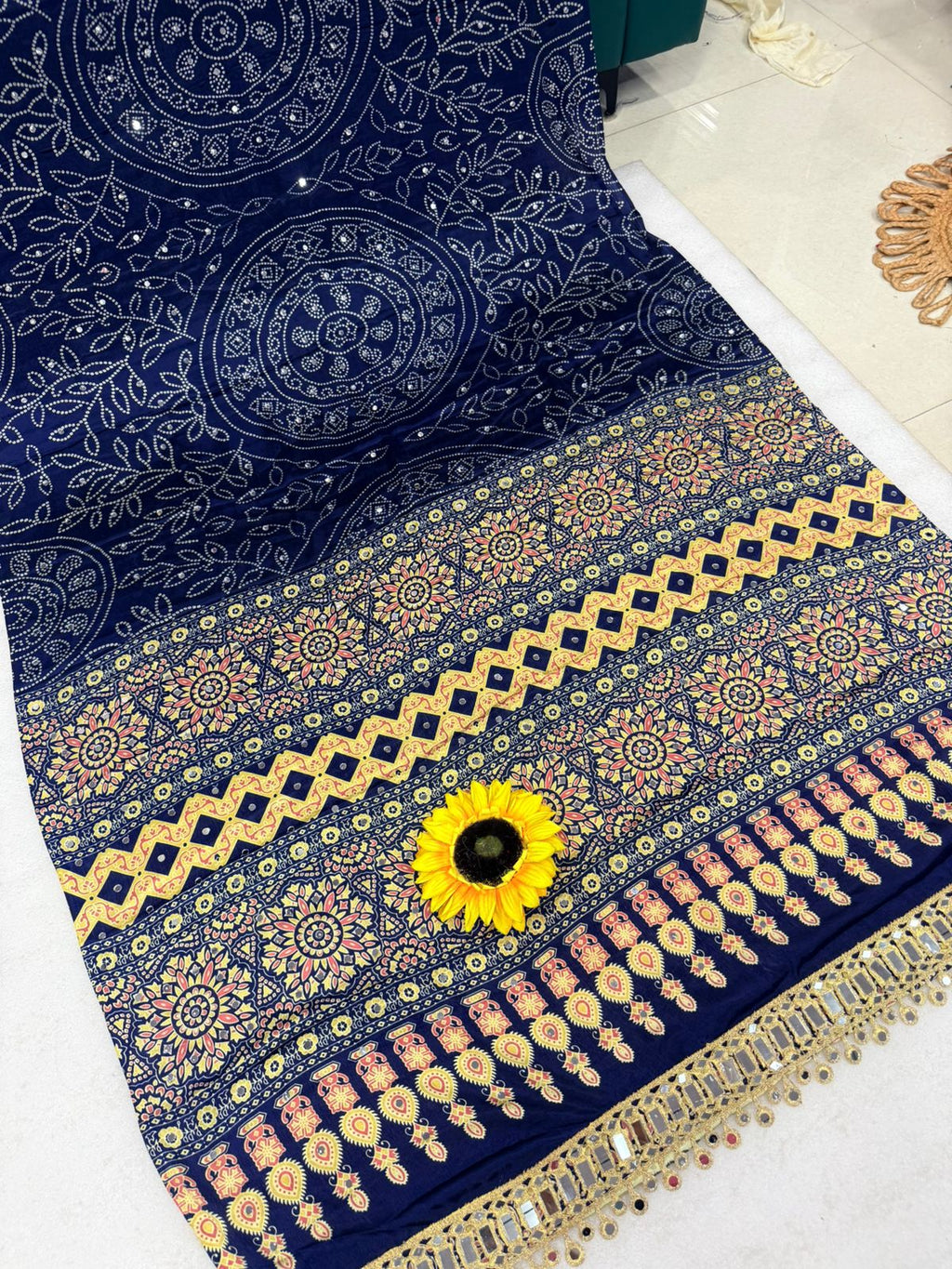 AJRAKH pure Gajji bandhej Supar Mirror Work Saree, Mirror Less Border