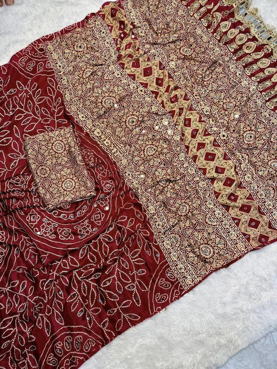 AJRAKH pure Gajji bandhej Supar Mirror Work Saree, Mirror Less Border