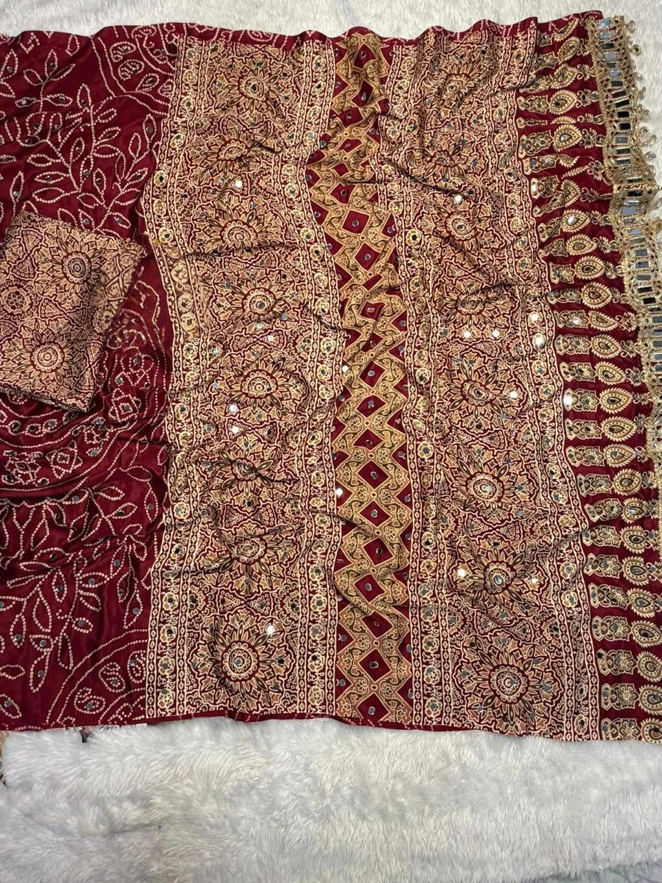 AJRAKH pure Gajji bandhej Supar Mirror Work Saree, Mirror Less Border
