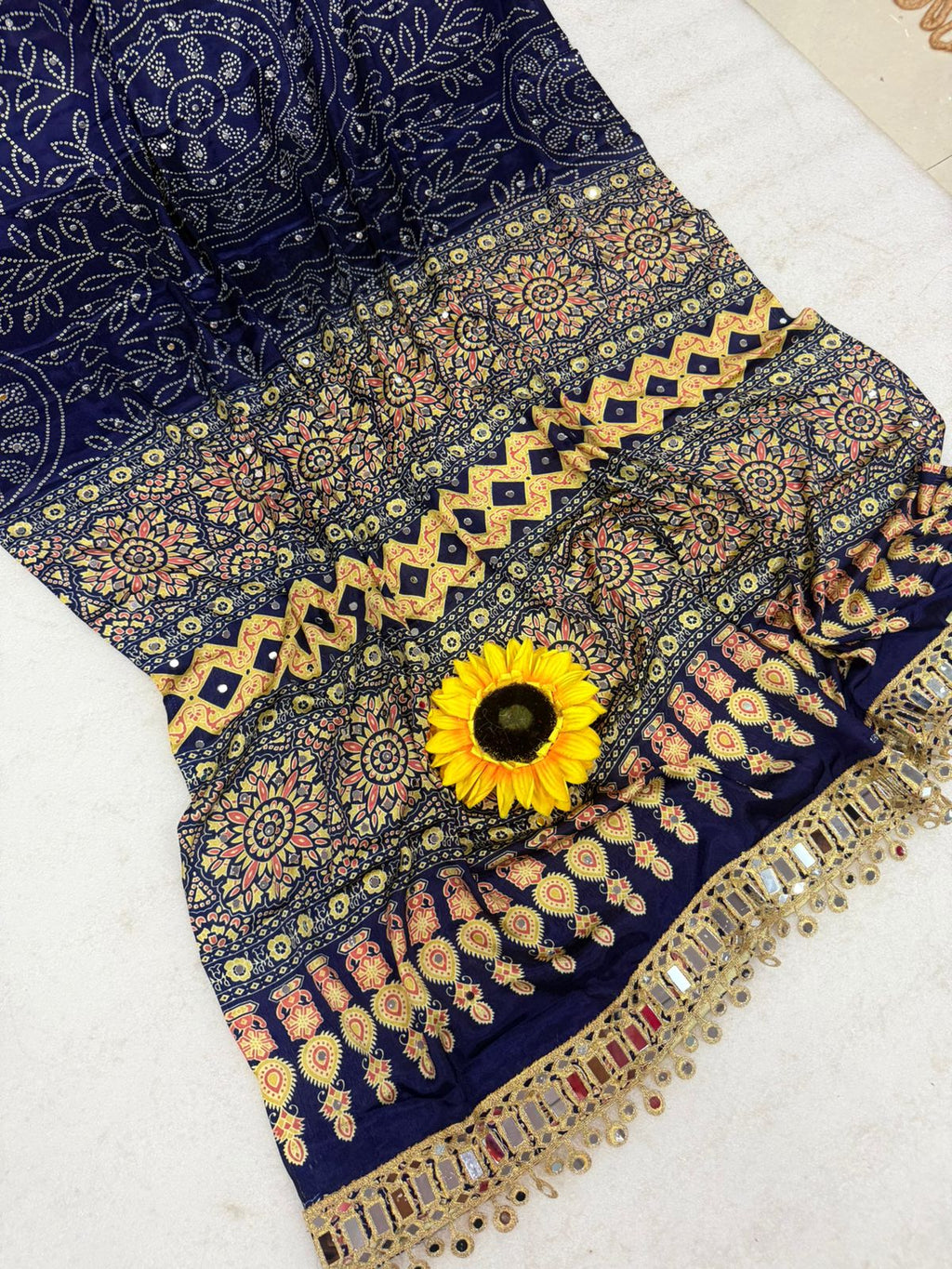 AJRAKH pure Gajji bandhej Supar Mirror Work Saree, Mirror Less Border