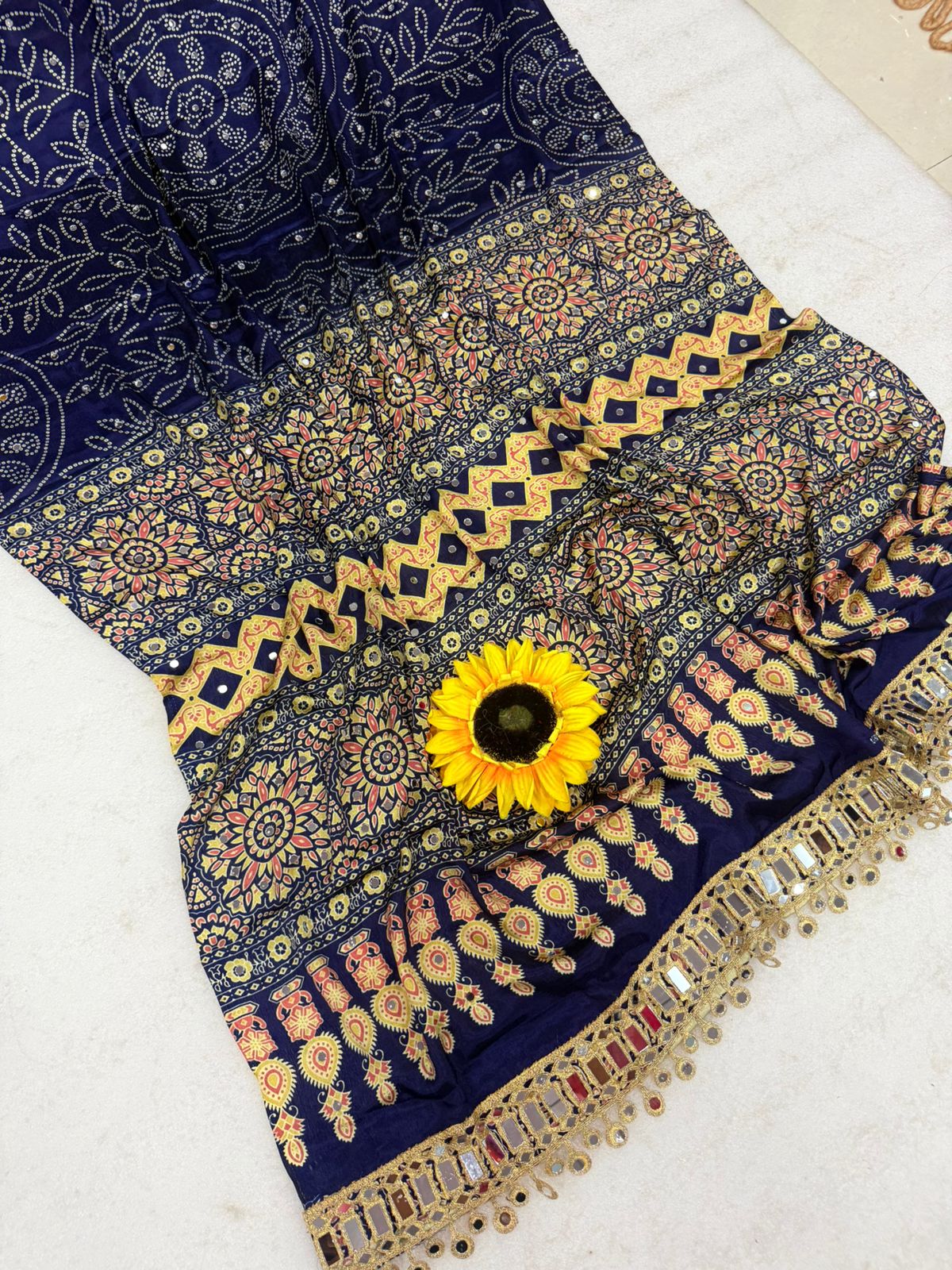 AJRAKH pure Gajji bandhej Supar Mirror Work Saree, Mirror Less Border